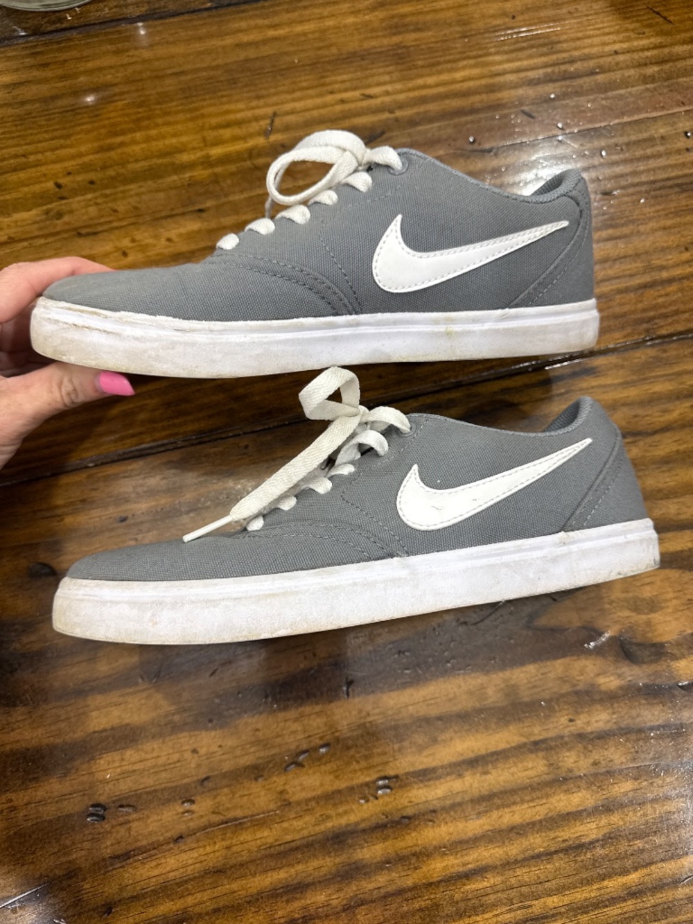 Nike - Picture 3 of 3